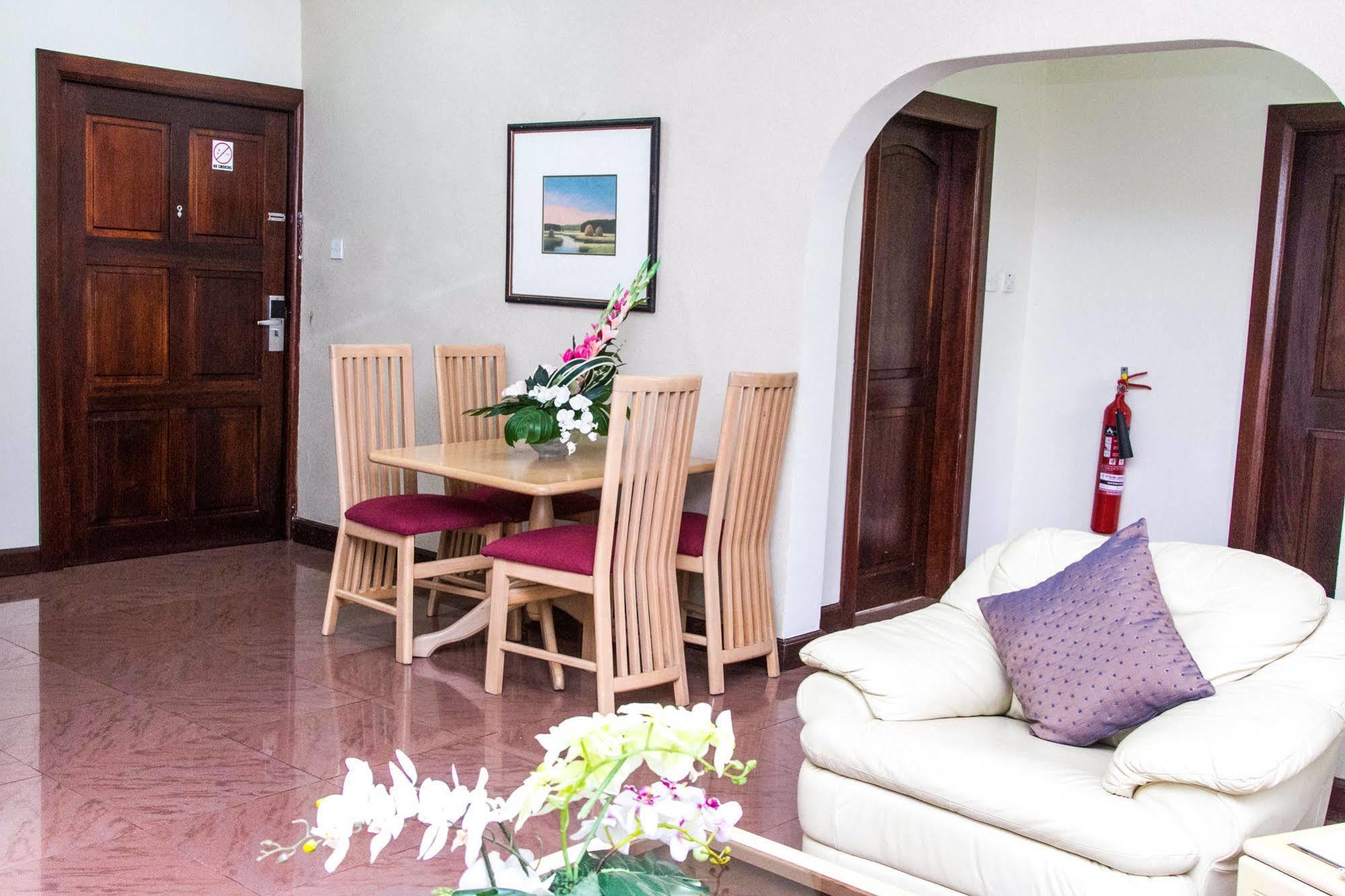 Mahogany Lodge, Cantonments Accra Exterior photo