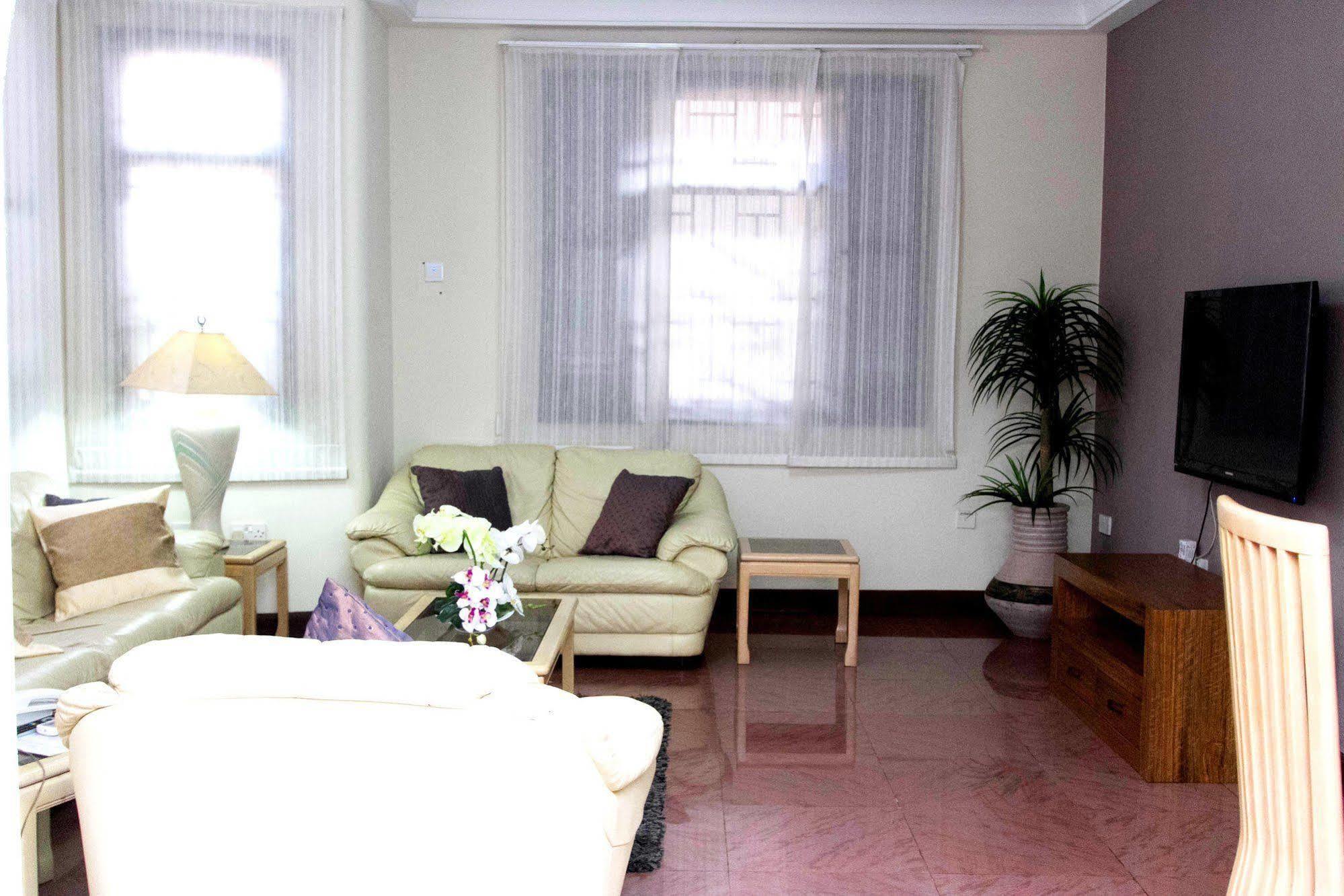 Mahogany Lodge, Cantonments Accra Exterior photo